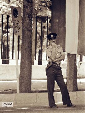 ۴۰ سال قبل لباس پلیس کشور این شکلی بود! +عکس
