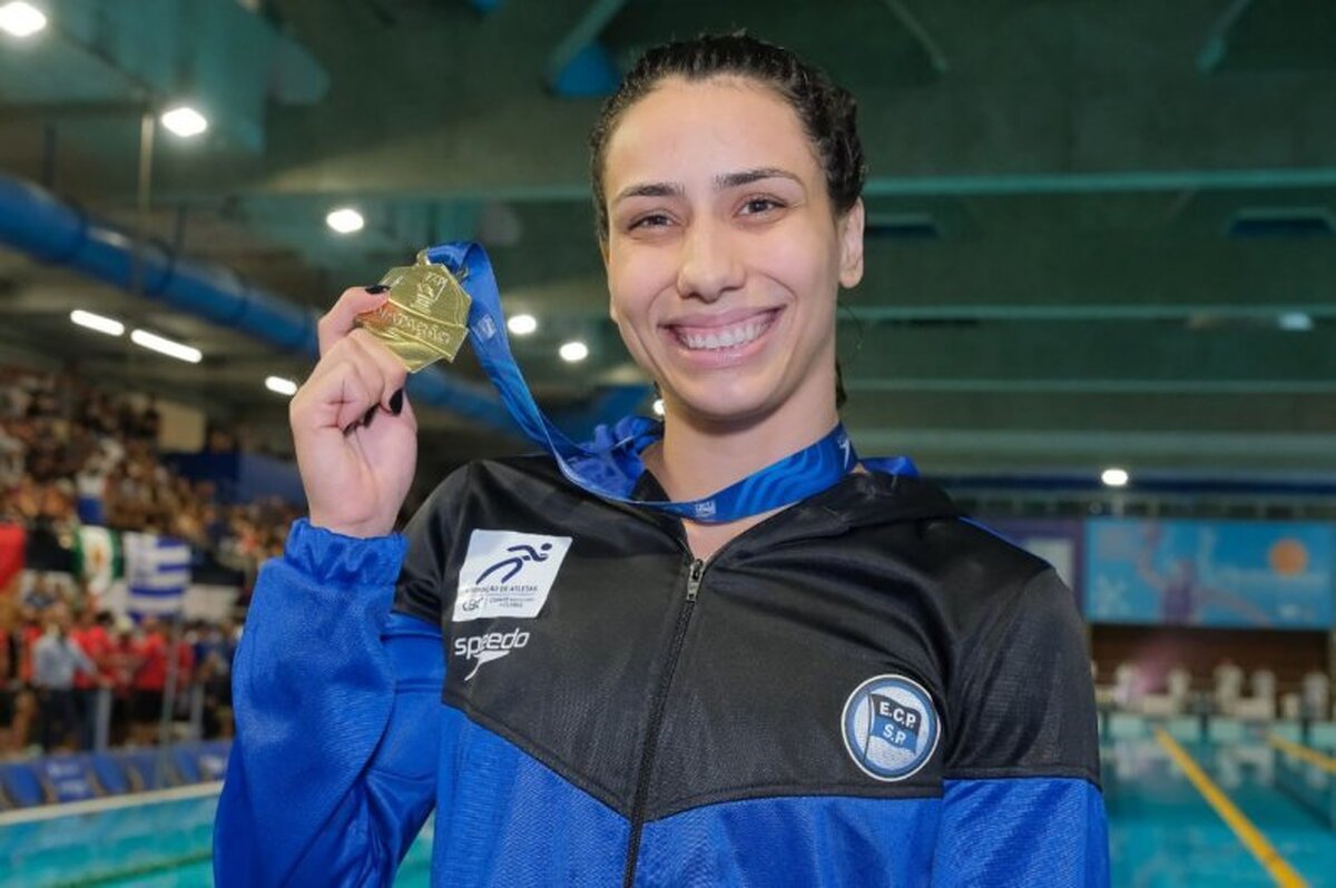 رفتار جنجالی دختر شناگر در فرانسه و اخراجش از المپیک خبرساز شد